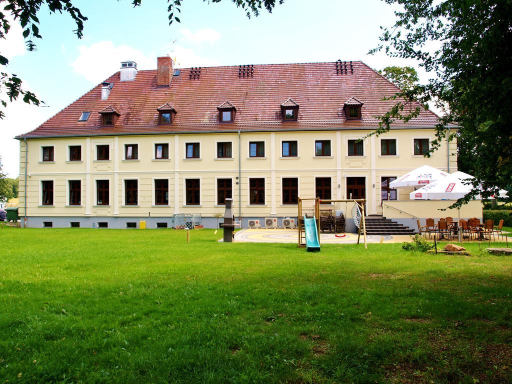 Hotel Swietoborzec Łobez Buitenkant foto